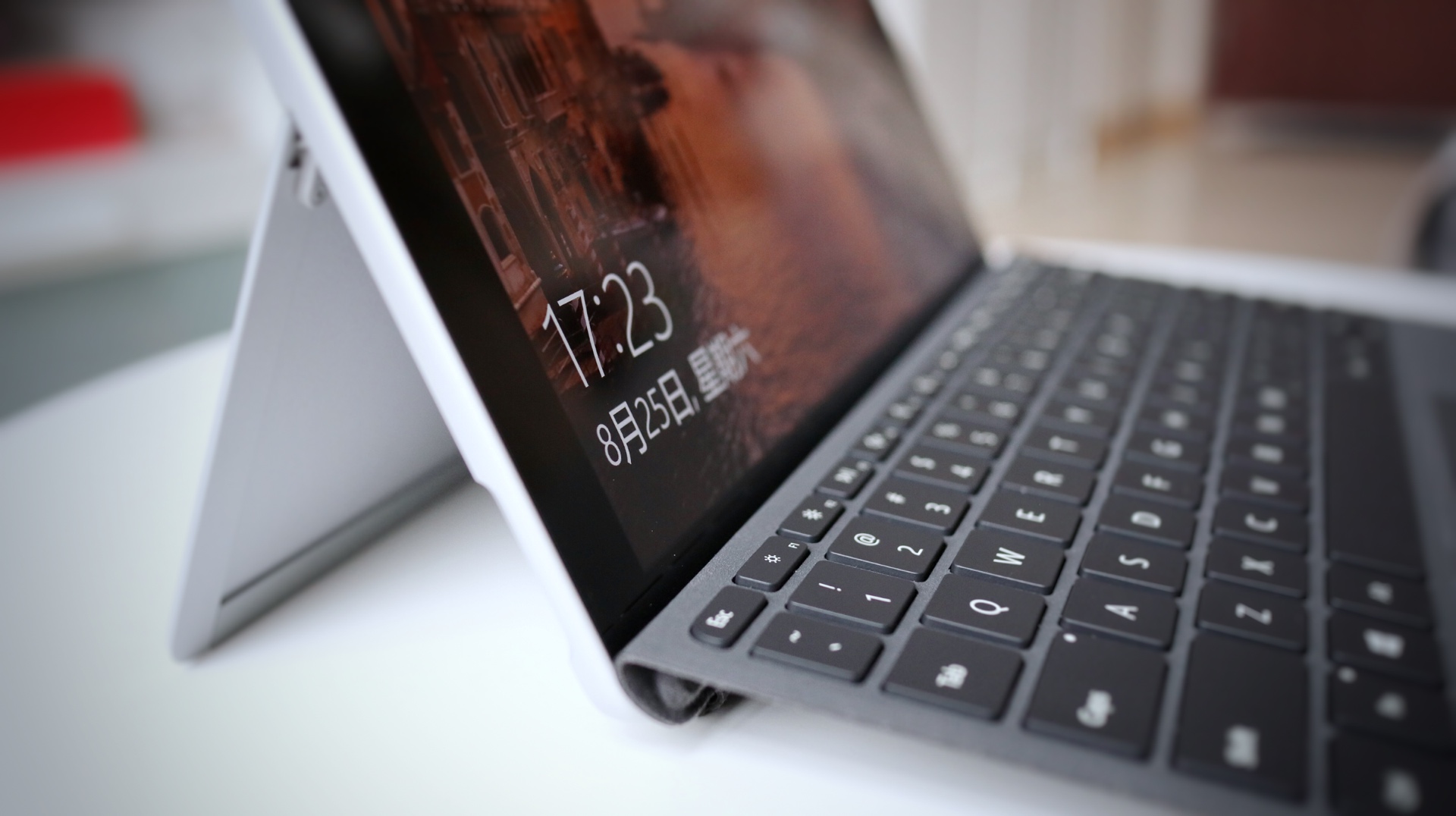 微软Surface Go:对标iPad Pro主打随身便携性