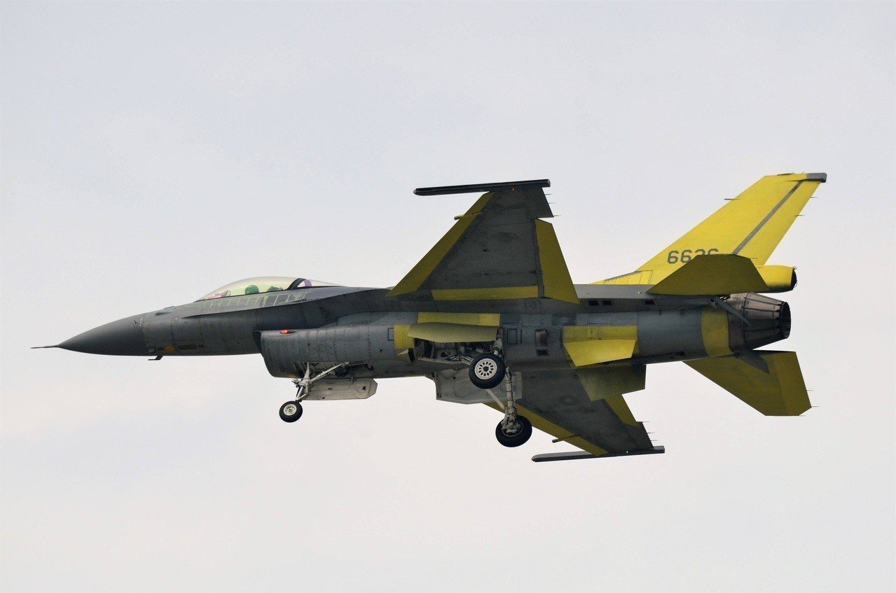 台军升级版F-16试飞曝光 想用它来对抗歼20？