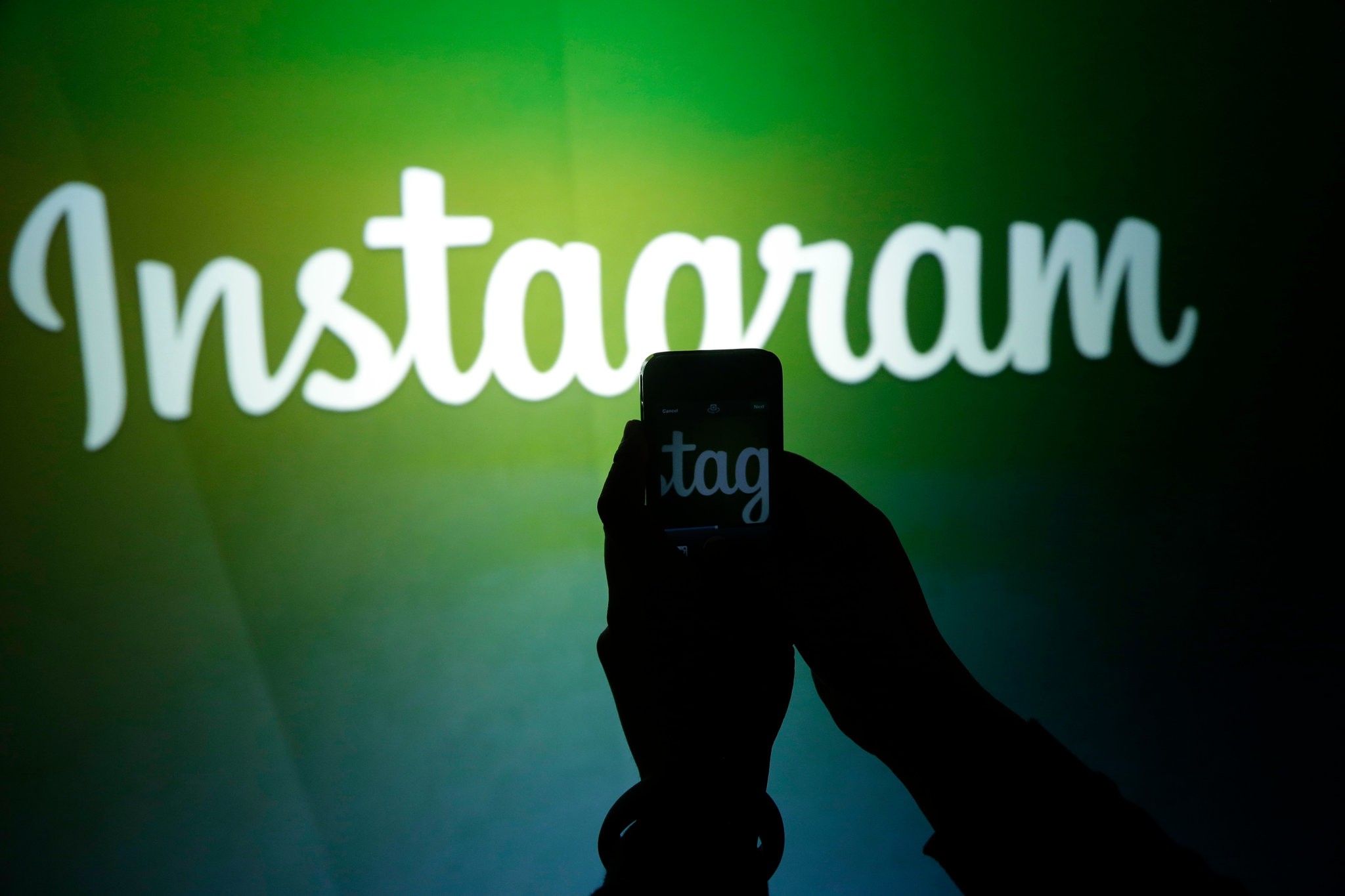 纽约时报：扎克伯格逼走Instagram创始人