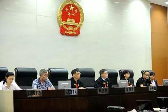 △7月31日，南京市中级人民法院在第二法庭开庭审理此案。