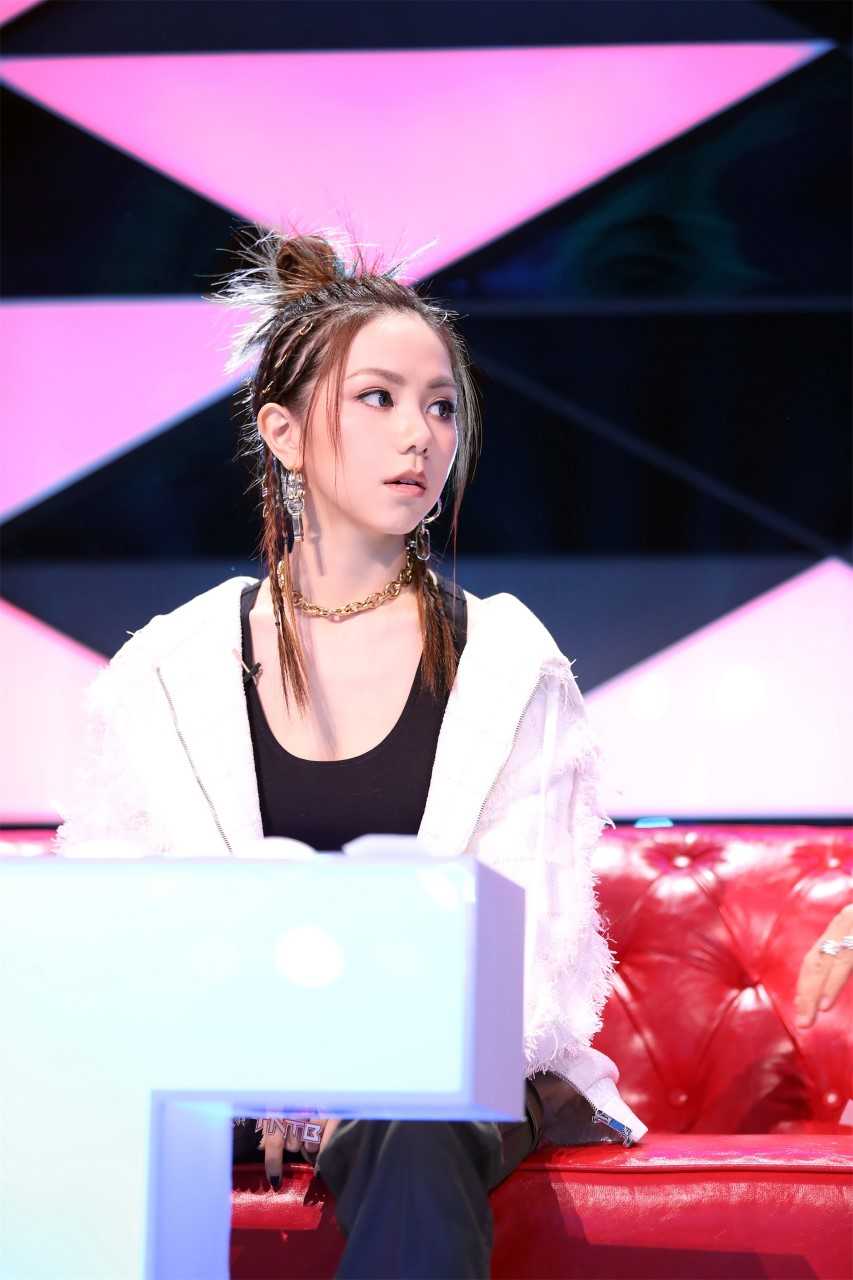 《下一站传奇》惊现刀马旦 周笔畅现场吊嗓曝隐藏技能