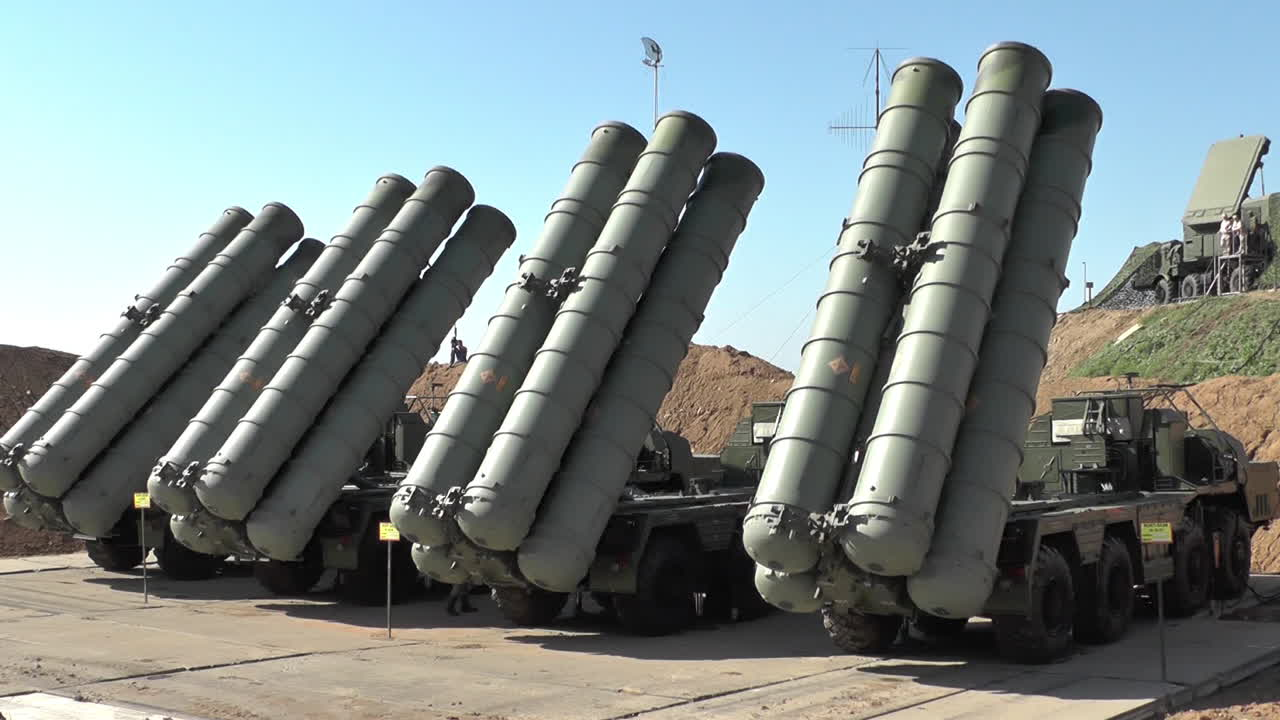 不顾美国制裁 至少13国想要购俄S400防空导弹