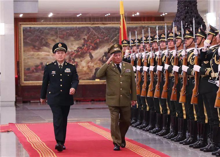 国防部长魏凤和与古巴革命武装力量部部长举行会谈