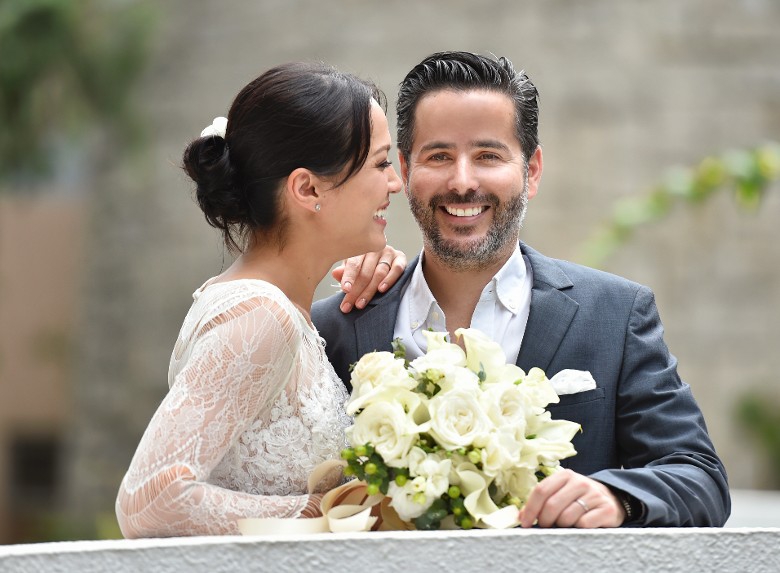 香港名模贝安琪正式注册结婚！一家三口温馨合影