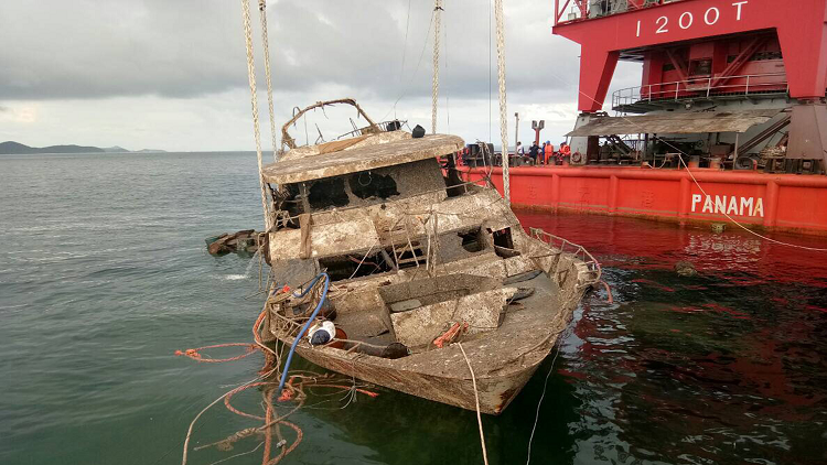 泰国将封锁打捞上岸的“凤凰”号以开展调查