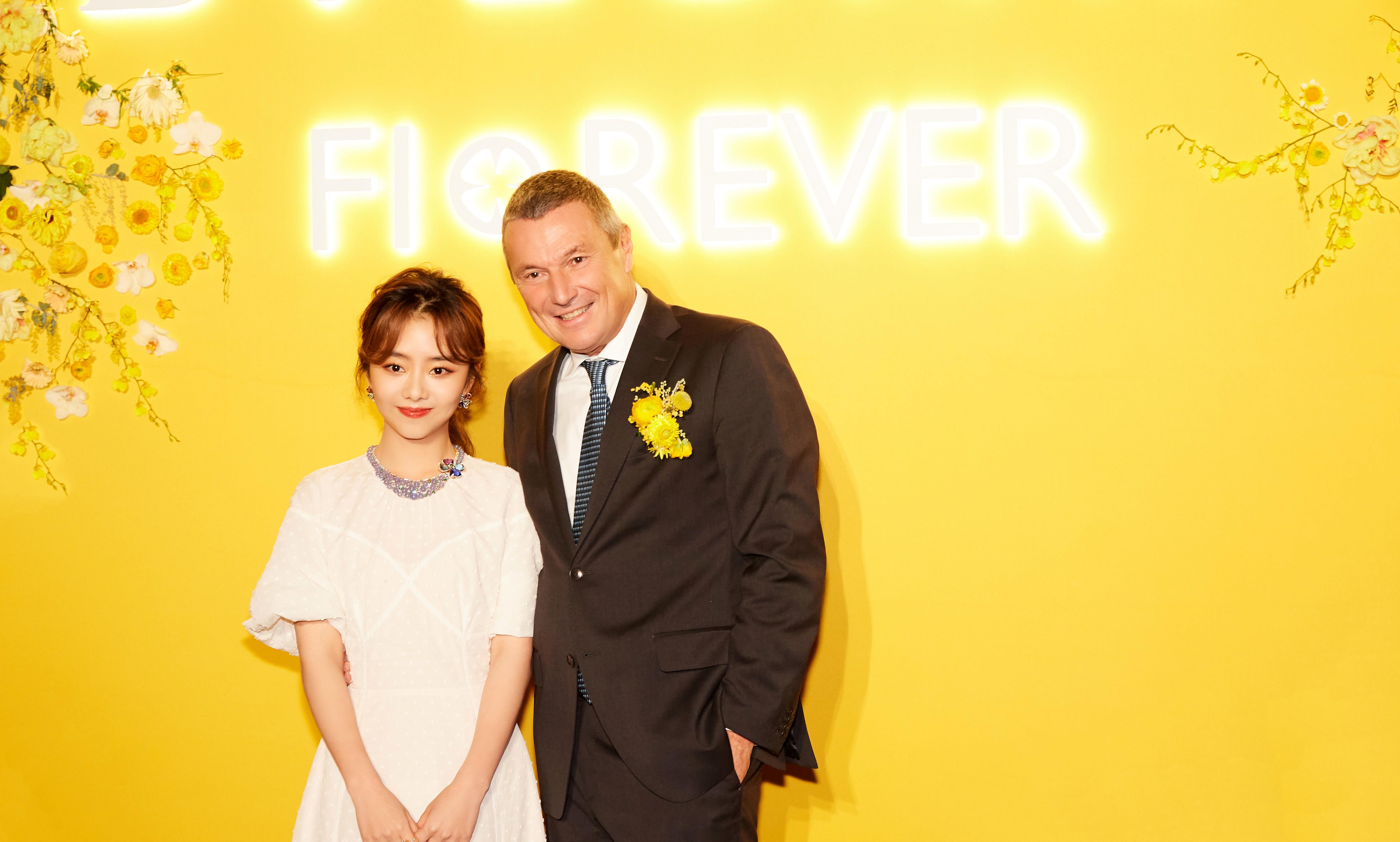 谭松韵出席活动 素色长裙尽显温婉韵味