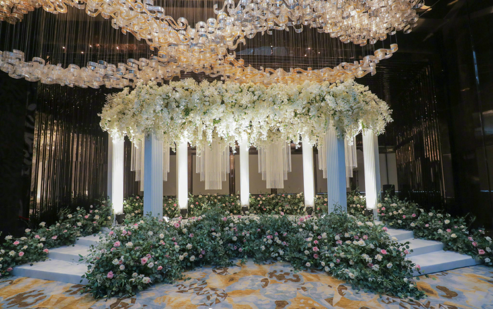 阿娇赖弘国甜蜜三连吻!回应被调侃“一直在结婚”