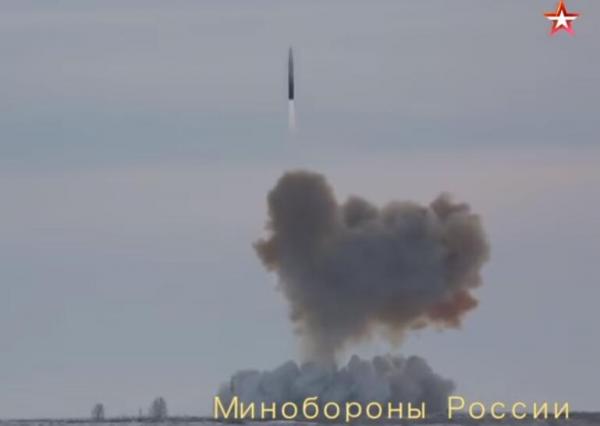 普京首次视察“先锋”高超音速洲际导弹试射