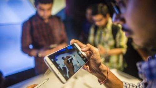 沉迷手机视频的印度人，正在把YouTube当成Google一样用