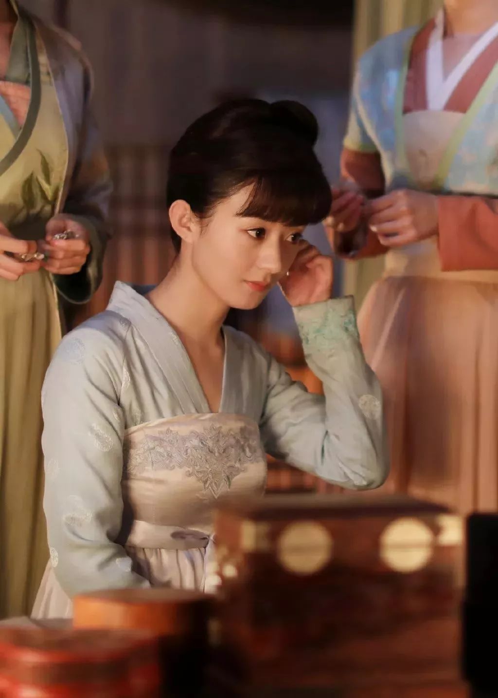 杨幂赵丽颖来支招 按春节习俗选唇色2019稳站