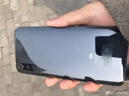 网友收到无闪光灯“错版”小米9：雷军亲自拧的螺丝？