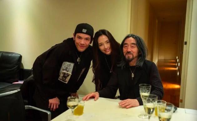 向佐郭碧婷甜蜜游日本 同框山本耀司获祝福