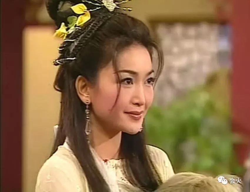 她没能把脱掉的衣服一件件穿回，却也成了人生赢家