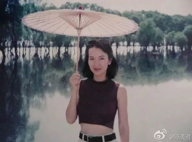 “最美青蛇”婚姻遭小三插足，流产终身不孕，她如何涅槃重生？