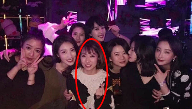 毕滢风波后现身张丹峰剧组合影笑对绯闻？编剧称：一月份旧照