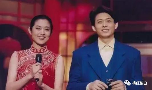 唱歌跑调表演忘词，10年前的赵薇水平这么差？