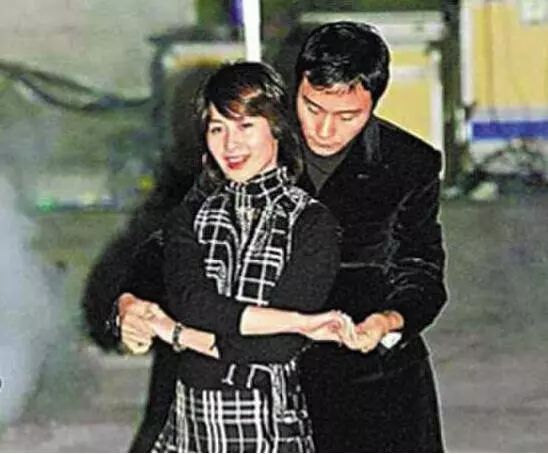 赌王一家的娱乐圈爱情故事,从头说起