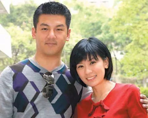 聊骚黄磊、传同性绯闻、带球进豪门失败，屡当小三的贾静雯就这么洗白了？