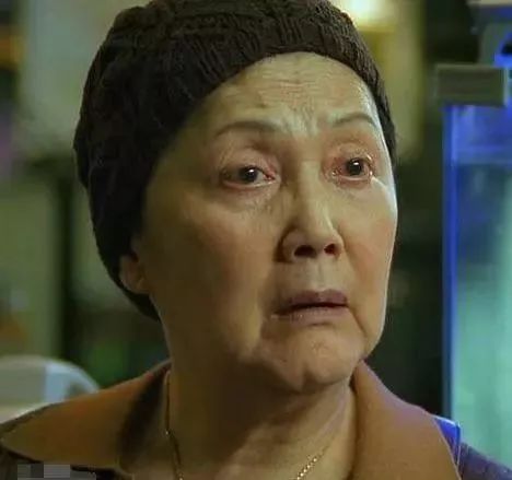 82岁TVB御用妈妈晚景凄凉，跌倒十小时无人救，儿女不闻不问
