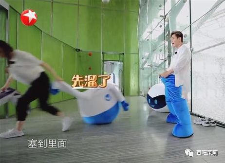 男星多次要求热巴往自己裆部塞抱枕，他是怕大家忘了他的油腻属性吗？