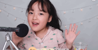 网红表情包男孩女孩们才几岁啊，咋这么油腻了？！