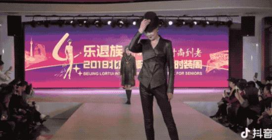 60+时髦奶奶刷爆朋友圈：美丽的人生从来与年龄无关！