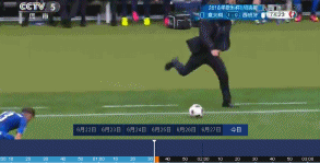 意大利主帅疯狂咆哮庆祝孔蒂怒开大脚遭警告gif