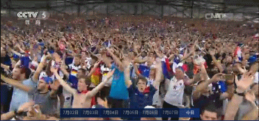 法国全队人模仿冰岛战舞 引爆法兰西大球场(g