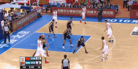 阿联轰20分飙压哨三分!训斥小弟彰显领袖风范