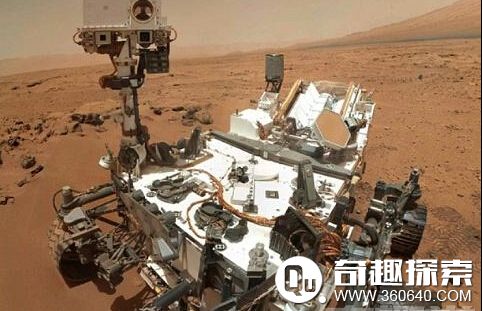   地球生命是否起源于火星?或者35亿年前地球生命搭乘陨石分散至火星表面?为了调查清楚地球和火星生命的起源，来自美国麻省理工学院、哈佛大学和麻省总医院的一支研究小组，希望美国航空航天局下一代火星探测器采用DNA序列微芯片分析土壤和冰晶样本，进而揭示火星表面基因物质的起源之谜。揭秘宇宙中最可能存在外星生命的八颗星球    地球生命是否起源于火星?或者35亿年前地球生命搭乘陨石分散至火星表面?为了调查清楚地球和火星生命的起源，来自美国麻省理工学院、哈佛大学和麻省总医院的一支研究小组，希望美国航空航天局下一代火星探测器采用DNA序列微芯片分析土壤和冰晶样本，进而揭示火星表面基因物质的起源之谜。    发现远古生命迹象已成为“好奇号”后继探测器的首要任务之一。美国航空航天局新一代火星探测器将于2020年发射，旨在搜寻现有或者近期死亡的生命形式(这里所指的“近期”至多是100万年前)。    “好奇号”火星探测器    该项研究报告首席作者、麻省理工学院的克里斯托弗·卡尔称，如果火星生命基于RNA和DNA分子结构，那么人类或许并非太阳系内唯一的智慧生命。更多的DNA序列需要进一步研究，它们或许是任何地球生命的“远亲”。