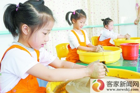 赣州市清华幼儿园:感受陶艺魅力 学习传统文化