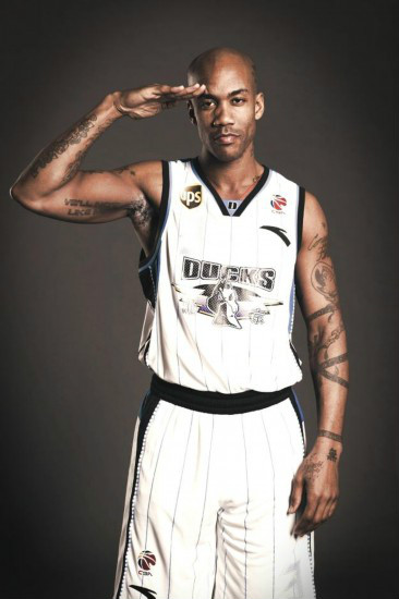 篮球明星马布里首次触电 感叹:表演比打球难