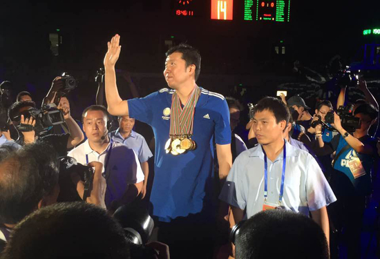 王治郅:感谢国家队待遇 退役后培育新人延续篮