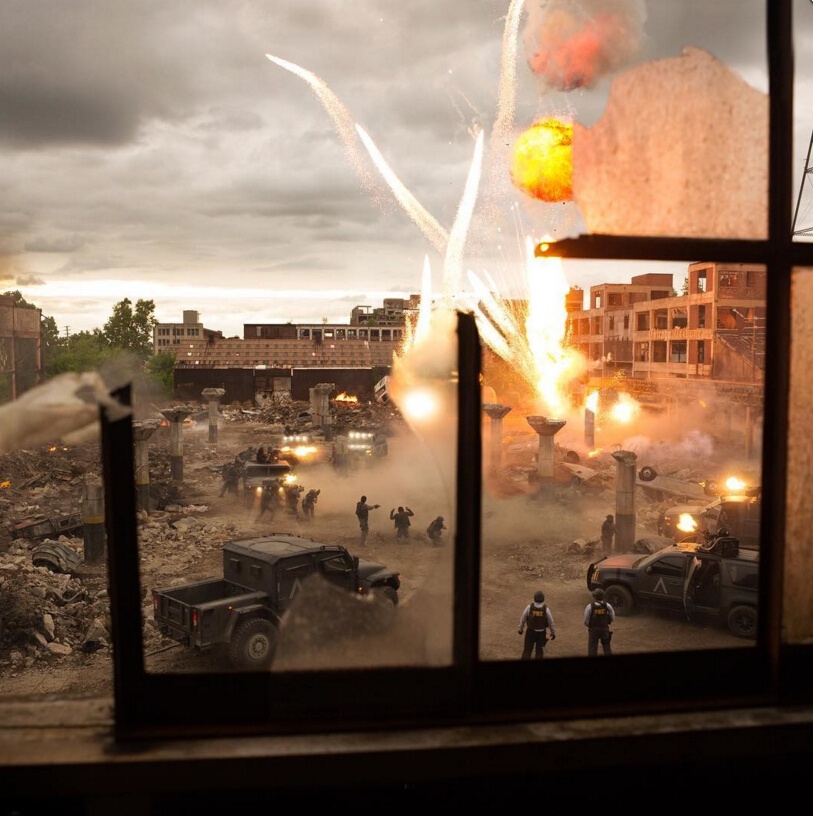 《变形金刚5》新片场照 现迈克尔·贝招牌式大爆炸！