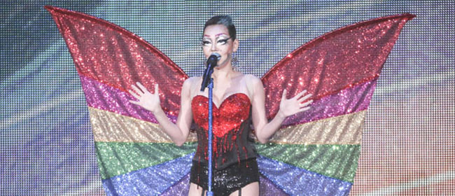 这造型太奇葩！小S露事业线大秀长腿