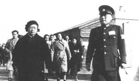 23.陈璧君原先与汪精卫并不认识，当汪精卫决定去刺杀满清摄政王时，她作为革命人鼓励汪说：”你去干吧，你明天就要去死，我没有别的送给你，就跟你睡一晚吧。“2人从此成为夫妻，后一同成为汉奸。