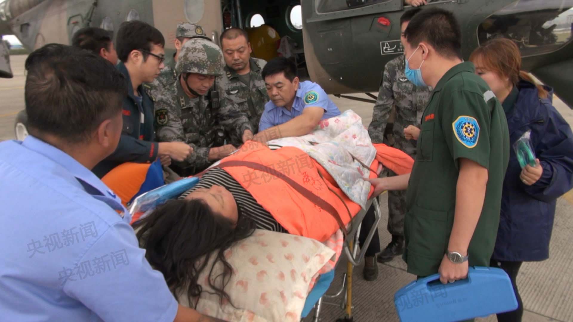 2名朝鲜人被洪水冲到中国境内 陆航部队紧急援助(图)