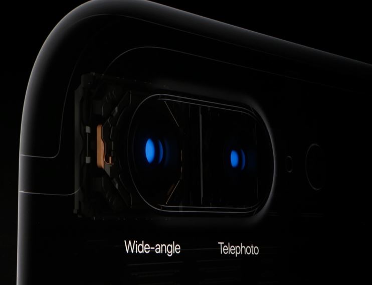苹果iPhone 7/7 Plus今天凌晨在美国发布，带着双摄像头、新配色、Lightning耳机接口、防水等等新特性，国行售价分别为5388元与6388元起，将于9月9号下午3:01开启预定，9月16号上市。 