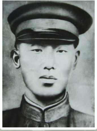 白福厚，1937年哗变参加东北抗联第六军一师六团任连长。1940年春任东北抗联第三路军第三支队第七大队队长。1941年抗联三支队在辰清车站转移时与日军讨伐队相遇，激战中白福厚壮烈牺牲。（侯昕提供）