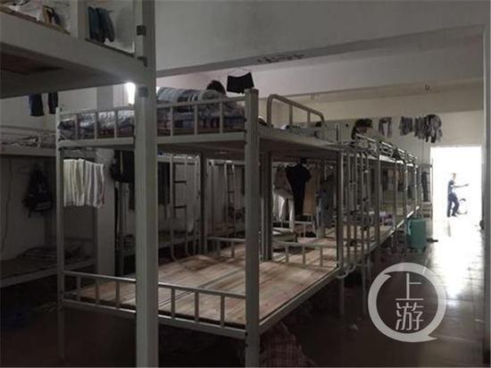 四川仪表工业学校回应“一间寝室住55名学生”(图)