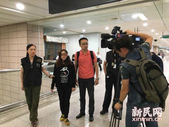 八年追捕，骗税3400万的红通嫌犯被押送回上海