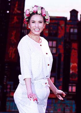 最美包租婆！李若彤致敬周星驰扮演其经典角色