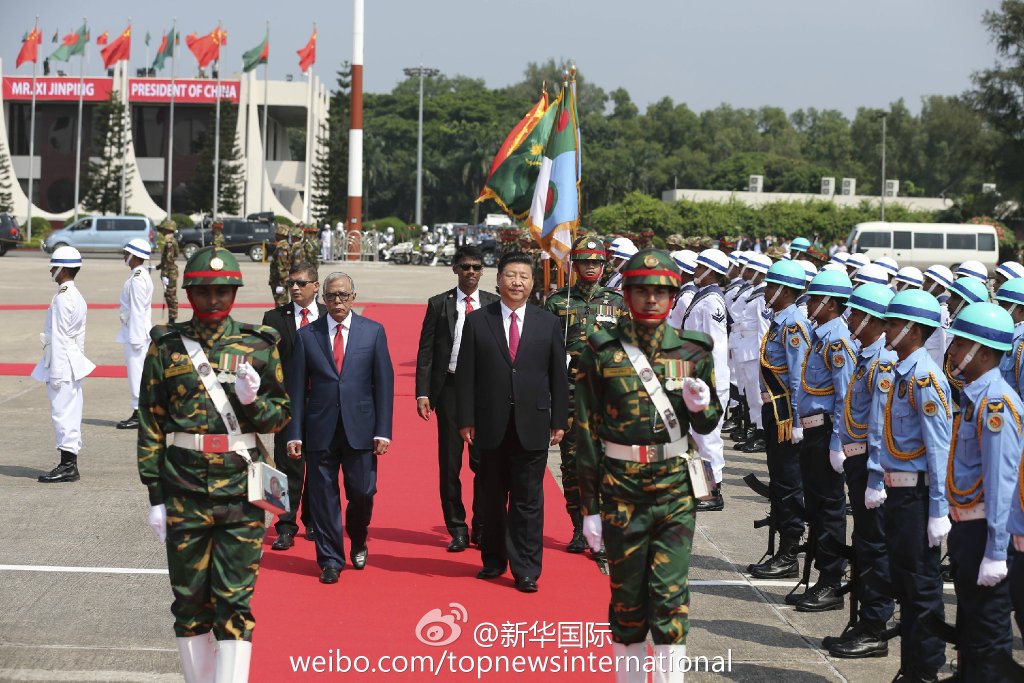 习近平抵达达卡 开始访问孟加拉国 (组图)