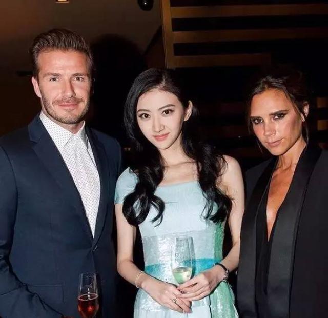 [八小妹]景甜回应背后神秘力量:若真有干嘛当演