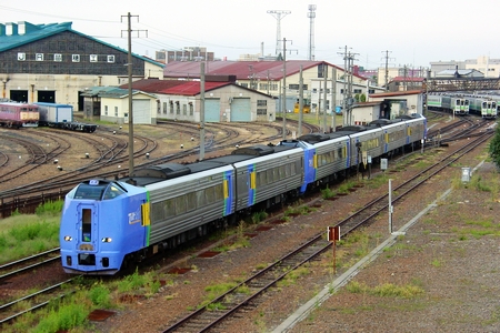 印尼邀日本修建中速铁路，去年将高铁交给中国承建
