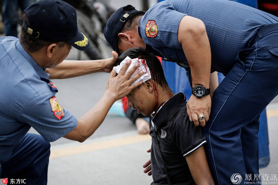 菲民众反美遭警车碾压 怒骂：警察还在做美国走狗