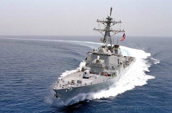 美国驱逐舰擅入西沙领海 中国派军舰警告驱离