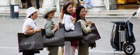 外媒:英国脱欧英镑贬值 中国游客在伦敦消费飙