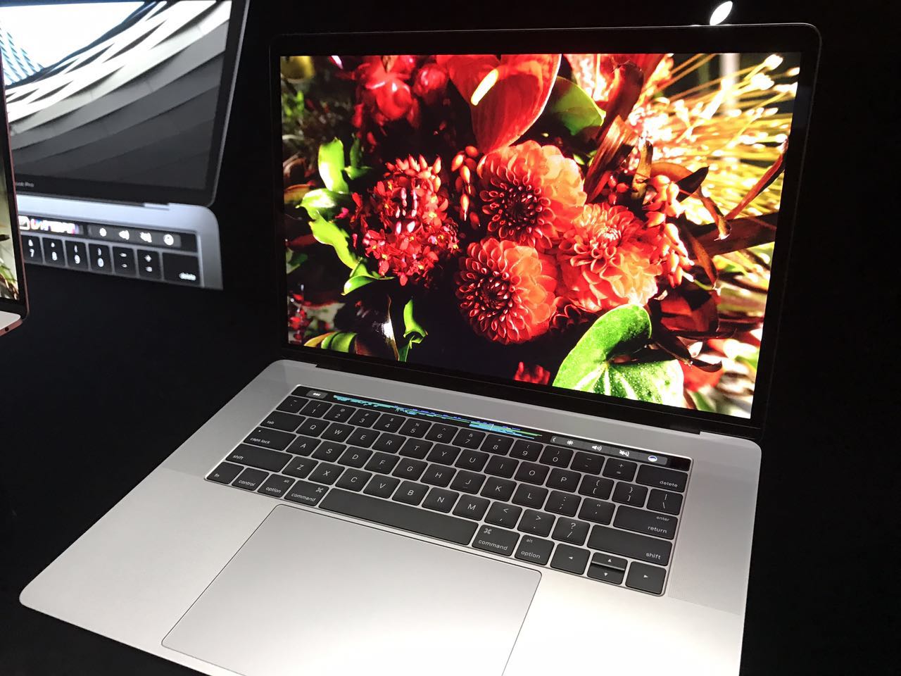 美品 2016 Macbook Pro 13 Touch Bar 5年物損保証付