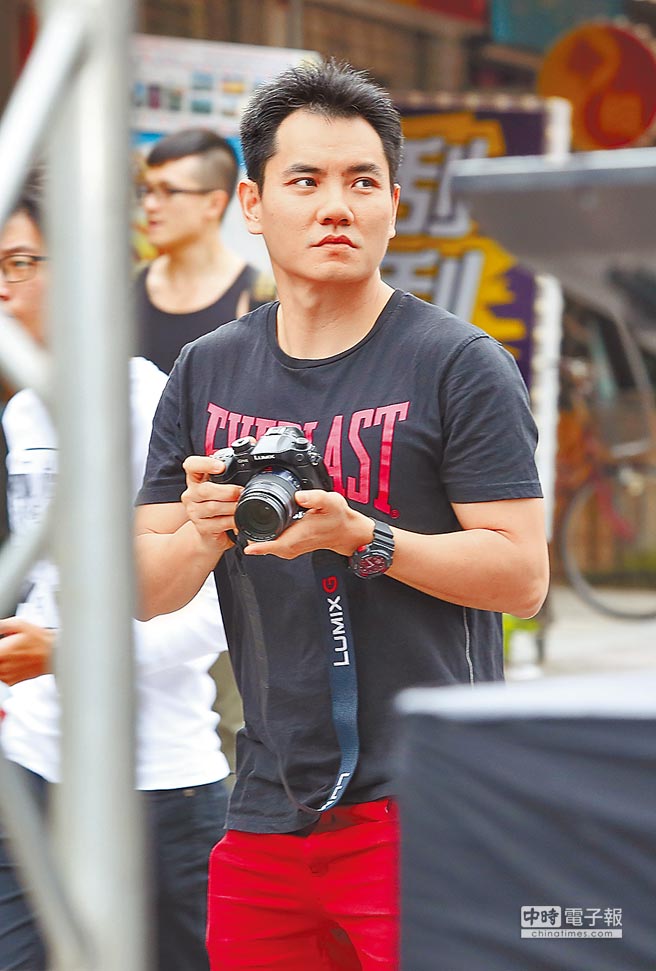 变性歌姬力挺同志大游行 签唱会老公爱相随(图